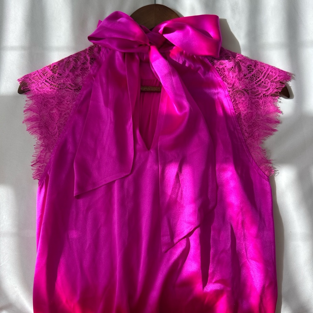 Emily in Paris Vibes Generation Love Vibrant Pink Lace Robe - Picture 3 of 3
